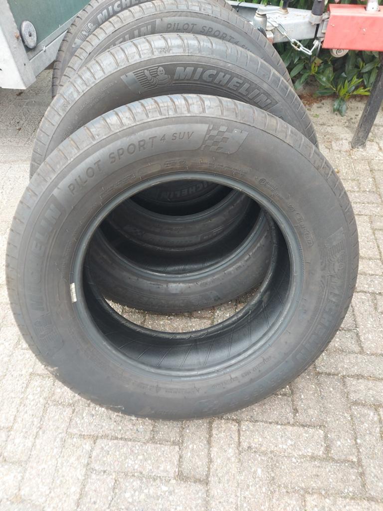 MICHELIN PILOT SPORT 4 SUV 106 V 225/65R17, Auto-onderdelen, Banden en Velgen, Ophalen, Gebruikt, 17 inch, Band(en)