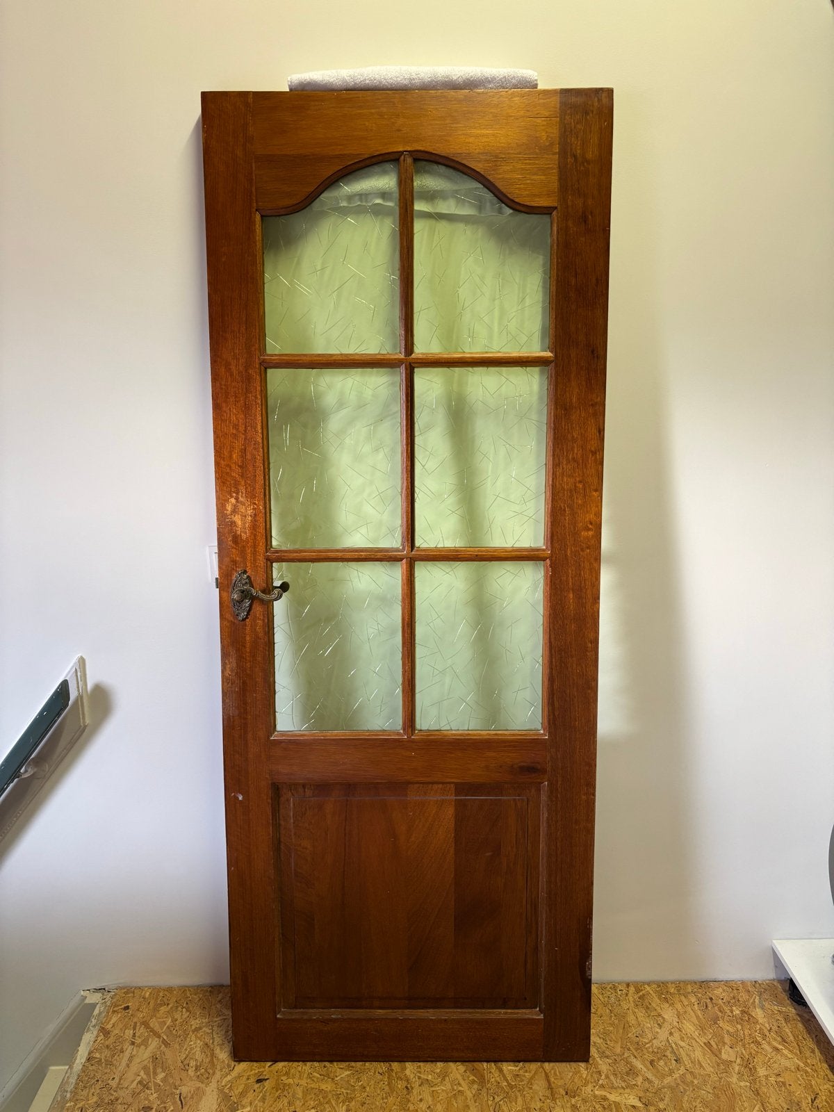 Houten binnendeur met glas en sierlijk beslag, Doe-het-zelf en Verbouw, Deuren en Horren, Ophalen, 80 tot 100 cm, Binnendeur, Zo goed als nieuw