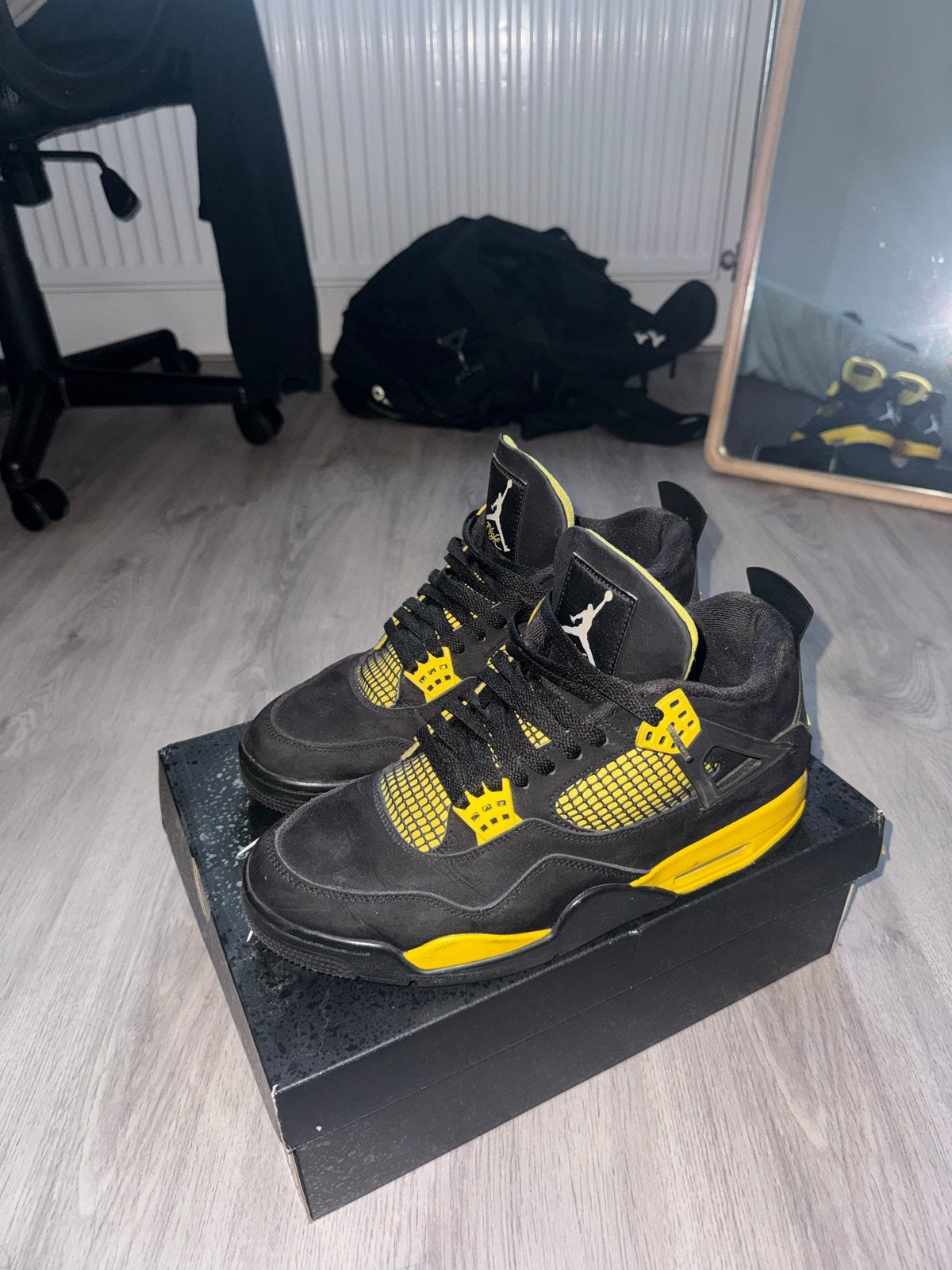 Authentieke Jordan 4 Retro 'Thunder' - Maat 45, Ophalen of Verzenden, Gedragen, Zwart, Sneakers of Gympen