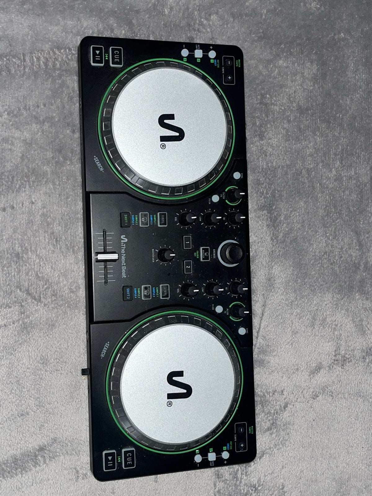 Foto 4 van The Next Beat by Tiësto DJ-controller