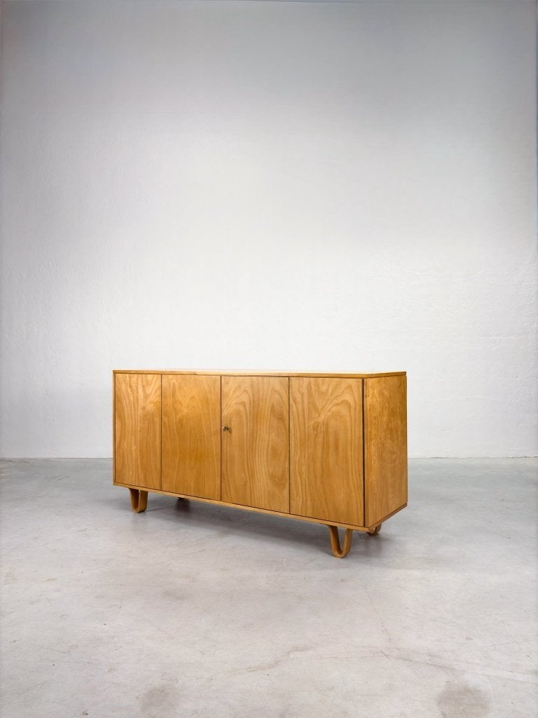 'DB02' Dressoir van Cees Braakman voor Pastoe, Ophalen