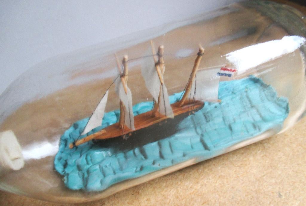 Scheepje in Fles~Zeilschip in Glazen Flesje~Handgemaakt, Ophalen of Verzenden, Gebruikt, Zeilboot, Overige typen