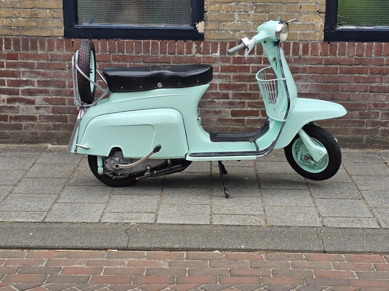 Lambretta j50  oldtimer, Fietsen en Brommers, Ophalen, Benzine