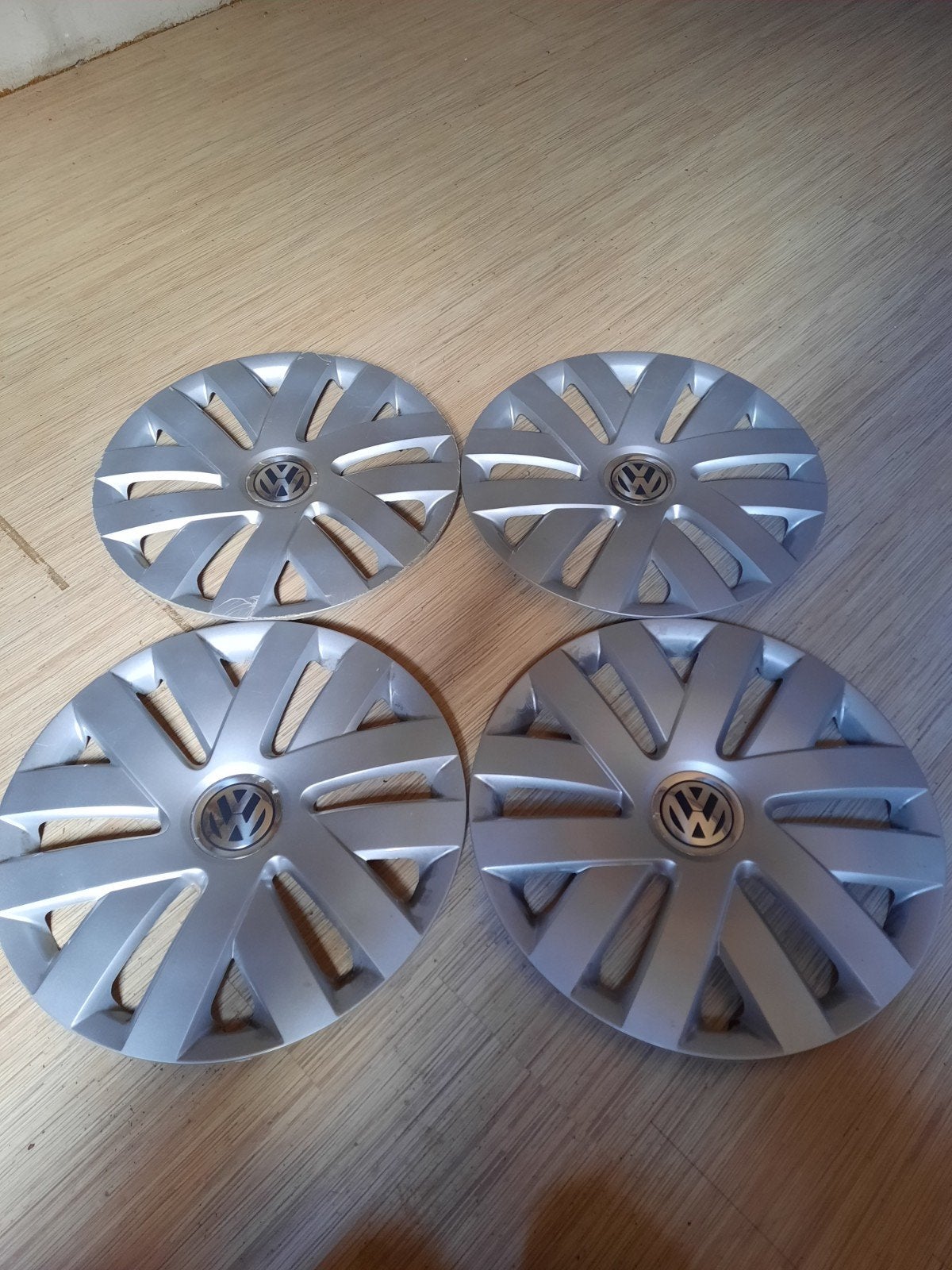 Te koop: originele Volkswagen wieldoppen voor een VW Polo 6R, Auto diversen, Wieldoppen, Ophalen of Verzenden