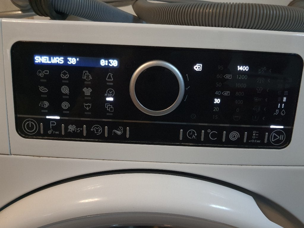 Foto 5 van A+++ Top Whirlpool Wasmachine 1400 Toeren 7KG werkt Perfect