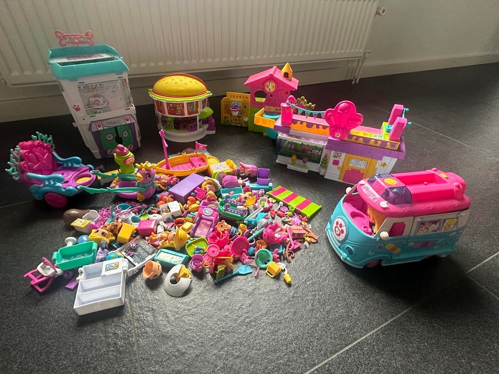 Grote Pinypon set met diverse speelhuizen en accessoires, Kinderen en Baby's, Speelgoed | Overig, Ophalen, Gebruikt, Meisje