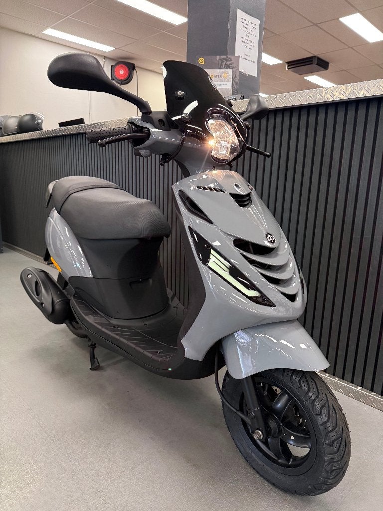 Piaggio Zip Brom SP Nardo Grey 4T 45KM BJ 2018 Full Option, Ophalen, Maximaal 45 km/u, Zip, Zo goed als nieuw