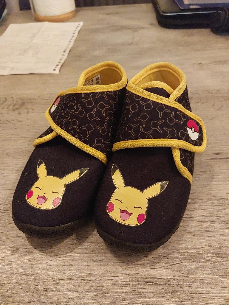 Pokemon pikachu sloffen maat 30 nieuw, Ophalen, Jongen of Meisje, Overige typen, Nieuw