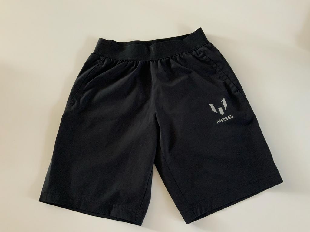 Adidas Messi trainingsshort / broek zwart maat 140, Ophalen of Verzenden, Zo goed als nieuw, Jongen of Meisje, Broek