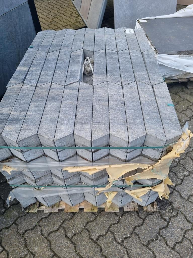 Te  koop Romano Punto Grezzo 40x8x8 en magaan A keus, Tuin en Terras, Ophalen of Verzenden, Beton, Overige typen