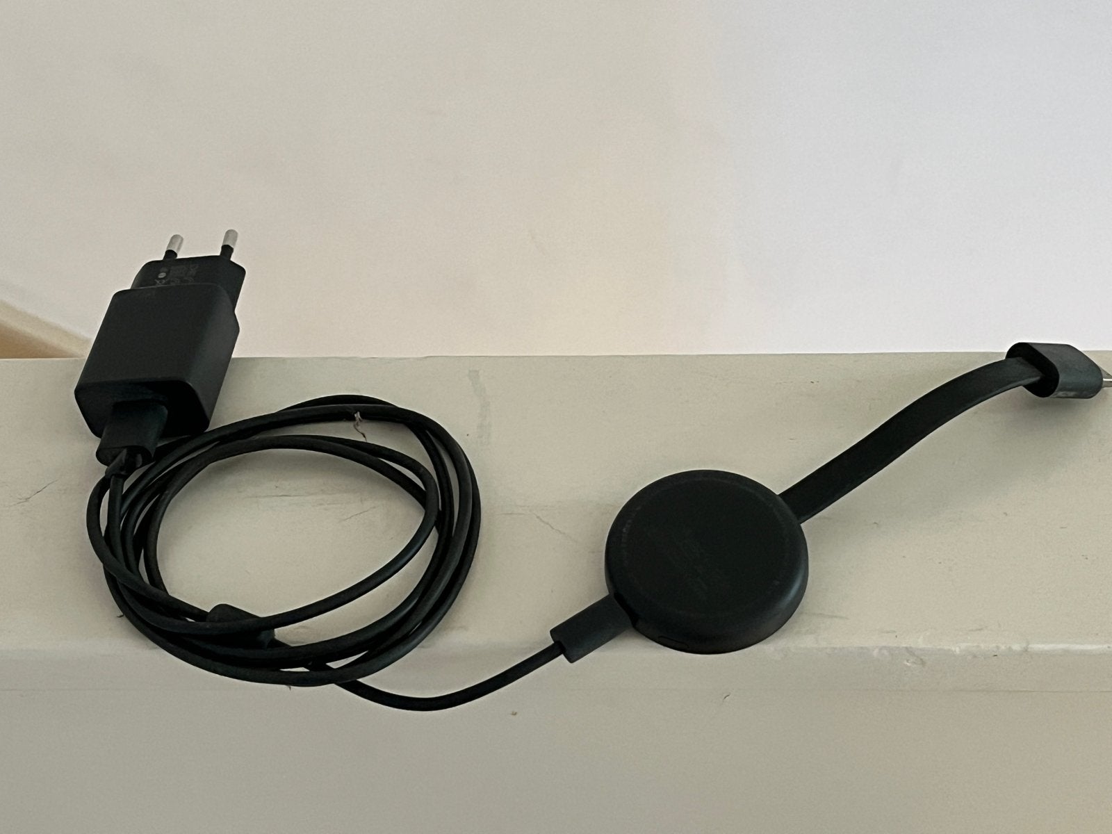 Google Chromecast 2 met adapter, Ophalen of Verzenden, Zo goed als nieuw, HDMI, Zonder harde schijf