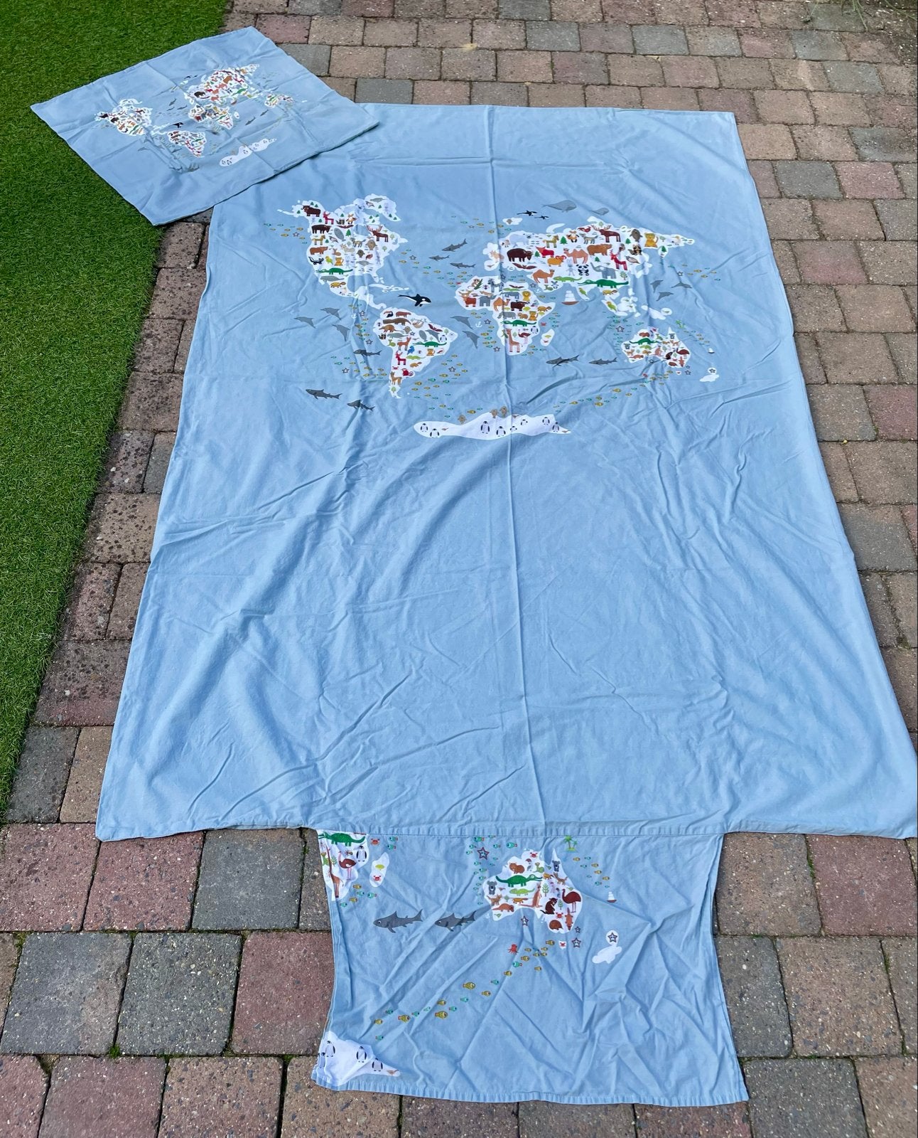 TE KOOP: eenpersoons dekbedovertrek wereldkaart dieren ZGAN, Dekbedovertrek, Ophalen of Verzenden, Zo goed als nieuw, Jongetje of Meisje