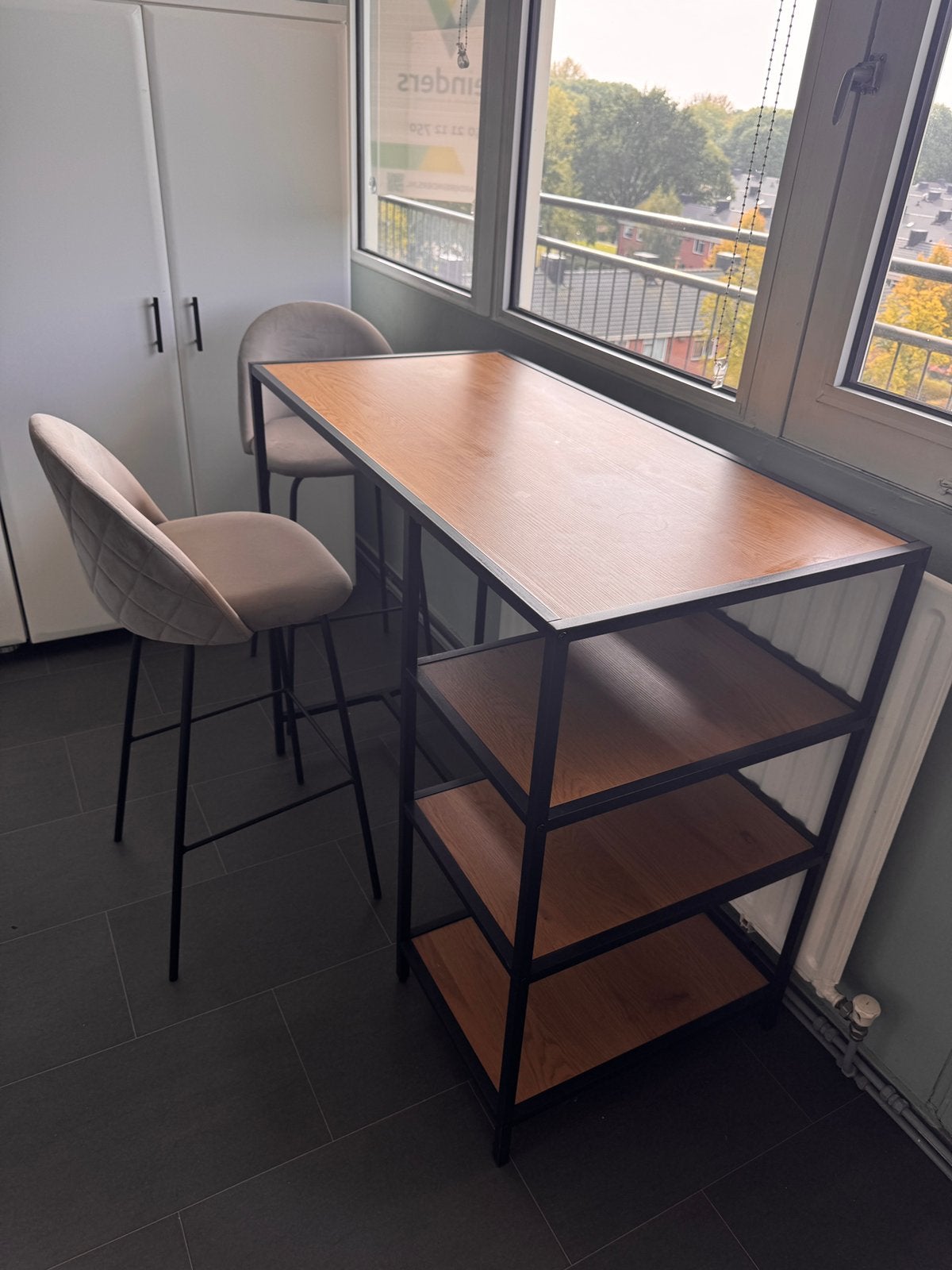 JYSK bartafel + barstoelen, Ophalen, Zo goed als nieuw