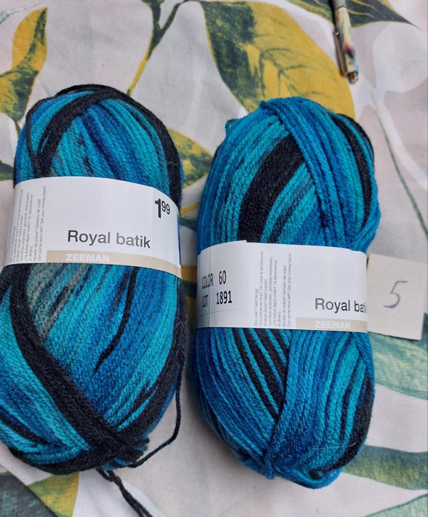 2 bollen wol blauw/zwart gemêleerd (Royal Batik), Ophalen of Verzenden, Nieuw, Breien of Haken, Wol of Garen