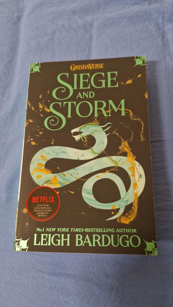 Siege and Storm, Boeken, Ophalen of Verzenden, Zo goed als nieuw