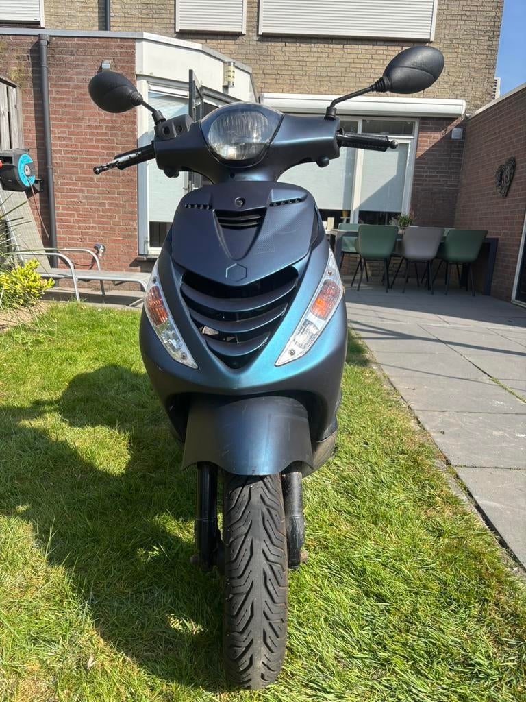 Scooter Zip 4t 2012 (moet snel weg), Fietsen en Brommers, Ophalen, Gebruikt, Maximaal 45 km/u, Zip