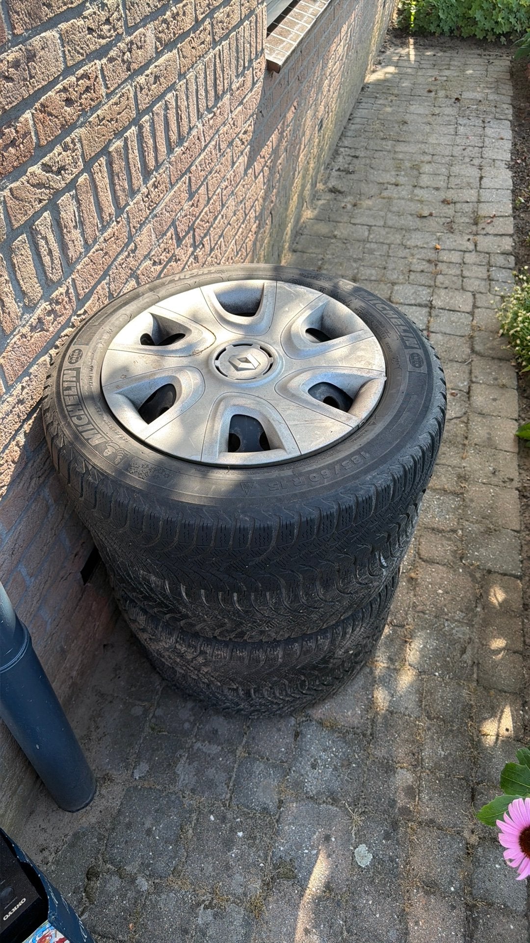 Renault clio 4 winterbandenset met wieldoppen, Auto diversen, Ophalen