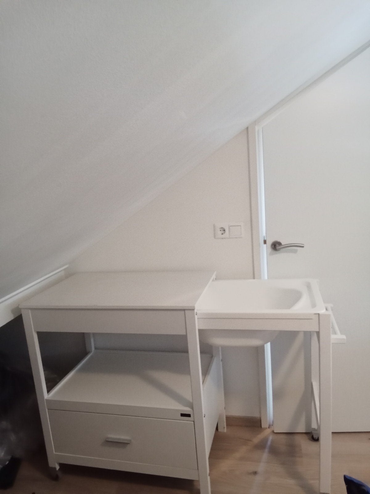 Commode met uitschuifbaar bad, Ophalen