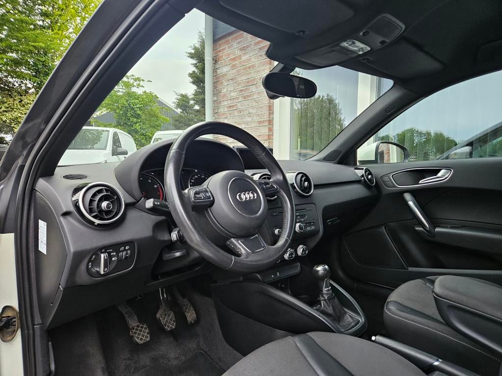 Audi A1 1.2 TFSI Ambition Pro Line Business 17 INCH! Airco!, Auto's, Voorwielaandrijving, Euro 5, 4 cilinders, 4 stoelen