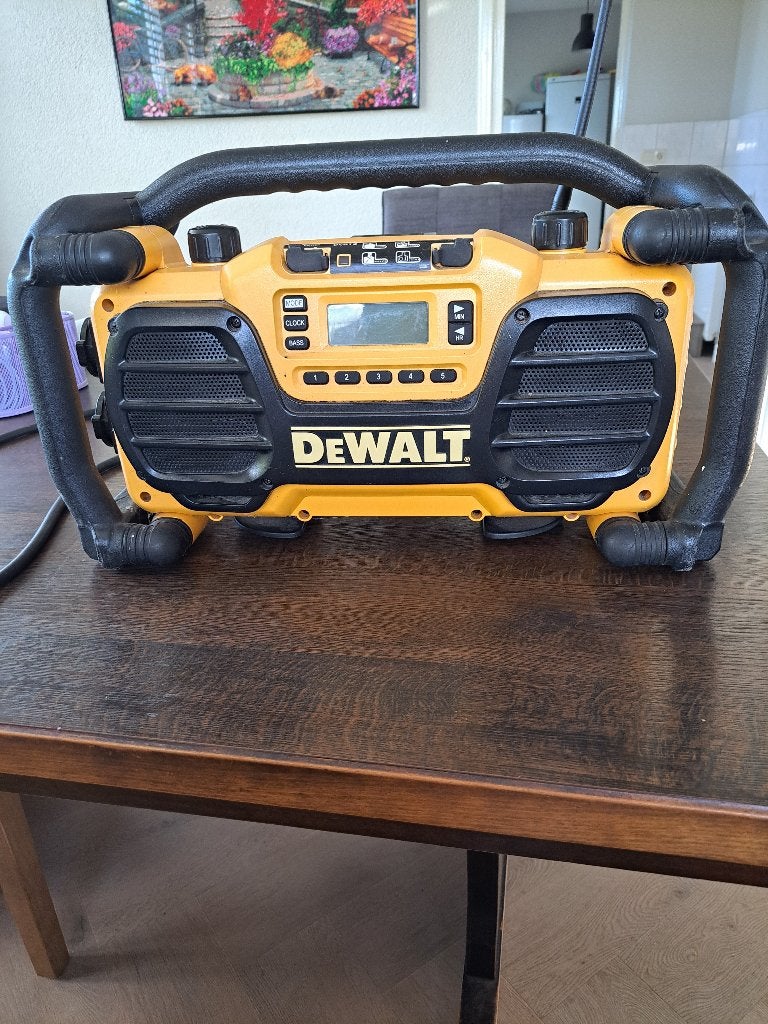 DeWALT DC013 Bouwradio met oplaadfunctie, Ophalen, Zo goed als nieuw, Bouwradio
