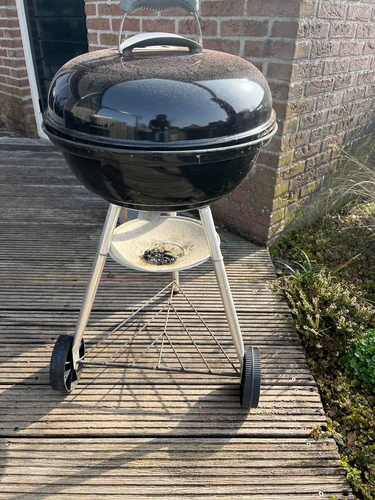 Weber BBQ te koop - Gebruikte houtskoolbarbecue, Tuin en Terras, Houtskoolbarbecues, Gebruikt, Ophalen