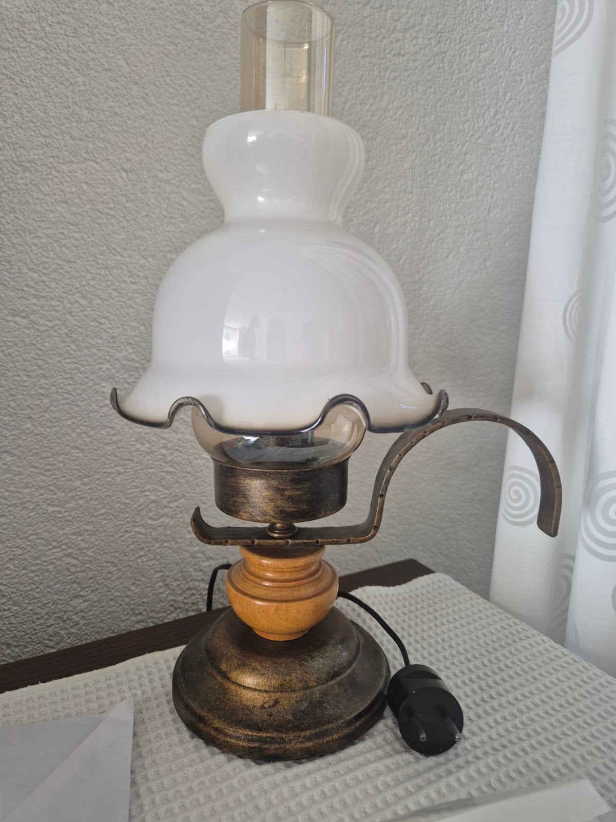 Vintage tafellamp met melkglas kap, Antiek en Kunst, Ophalen