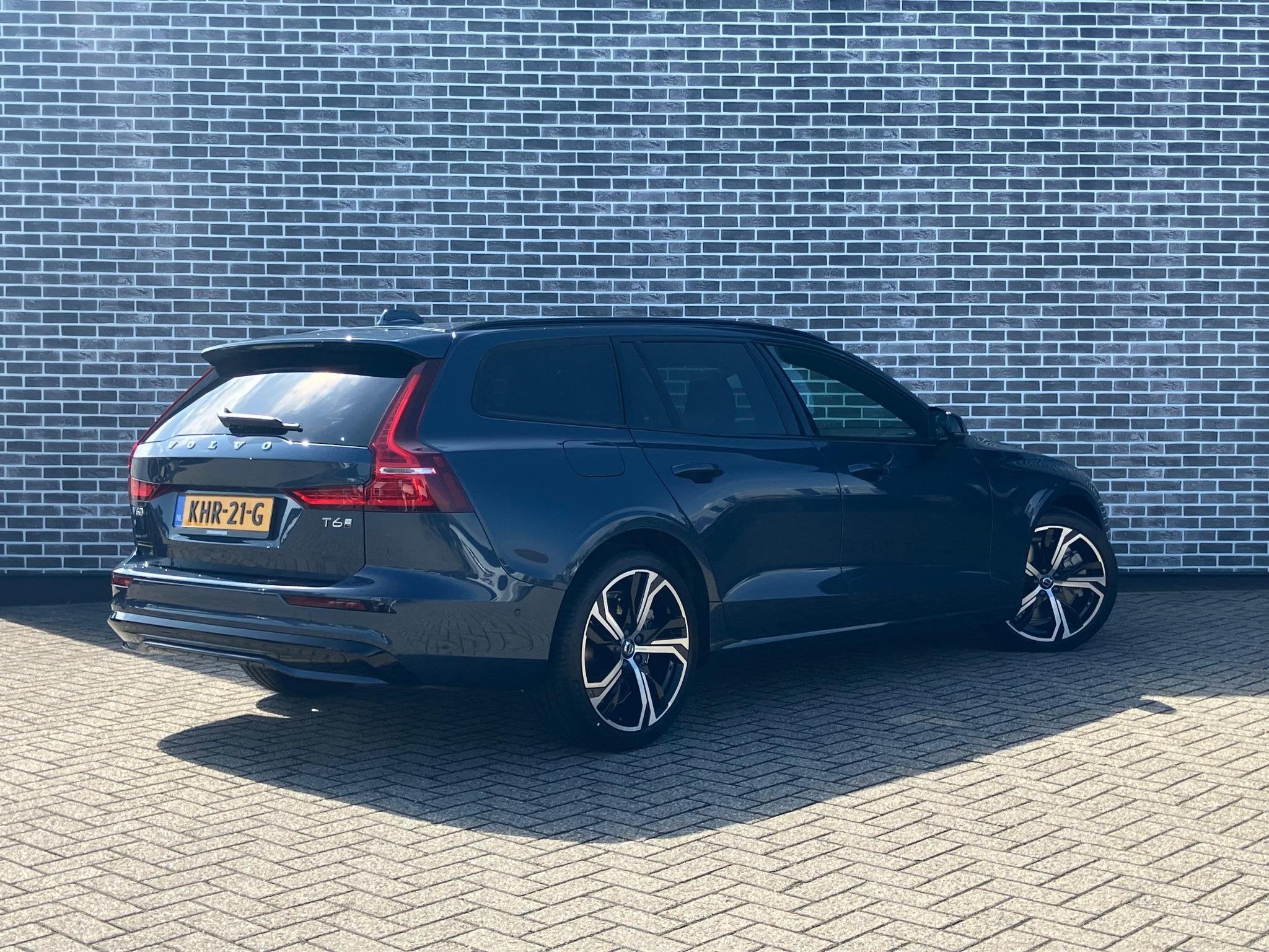 Volvo V60 2.0 T6 Plug-in hybrid AWD Ultra Dark | Google | Lo, Auto's, Volvo, Automaat, 12 maanden, Stof, Blauw