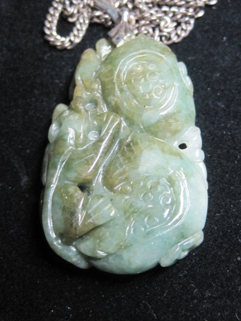 Antiek jade amulet hanger circa 1950 met zilver ketting, Sieraden, Tassen en Uiterlijk, Antieke sieraden, Ophalen, Zilver, Hanger