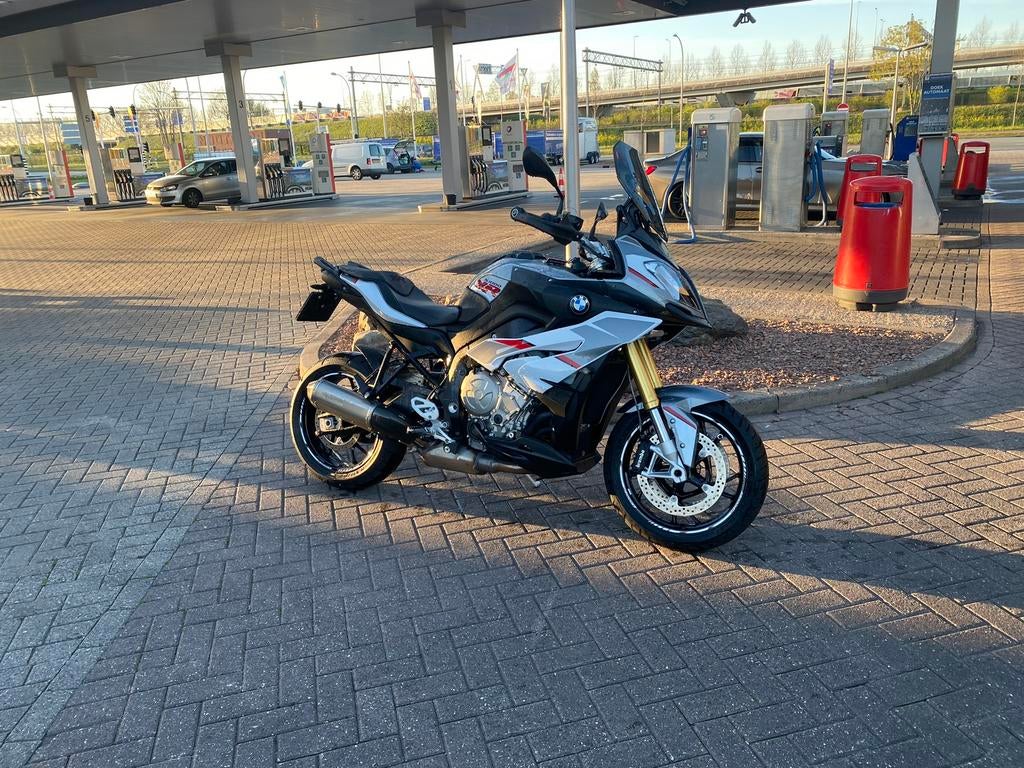 BMW S 1000 XR 5782 km Dealer onderhouden Remus uitlaat, Motoren, Occasion, 4 cilinders, Motorrijbewijs A, Handvatverwarming