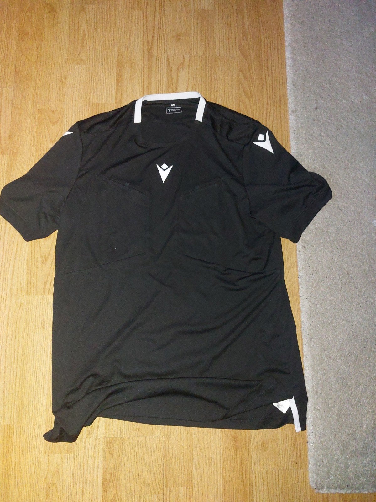 Macron Scheidsrechter Shirt Zwart - Maat XXXL, Ophalen of Verzenden, Nieuw