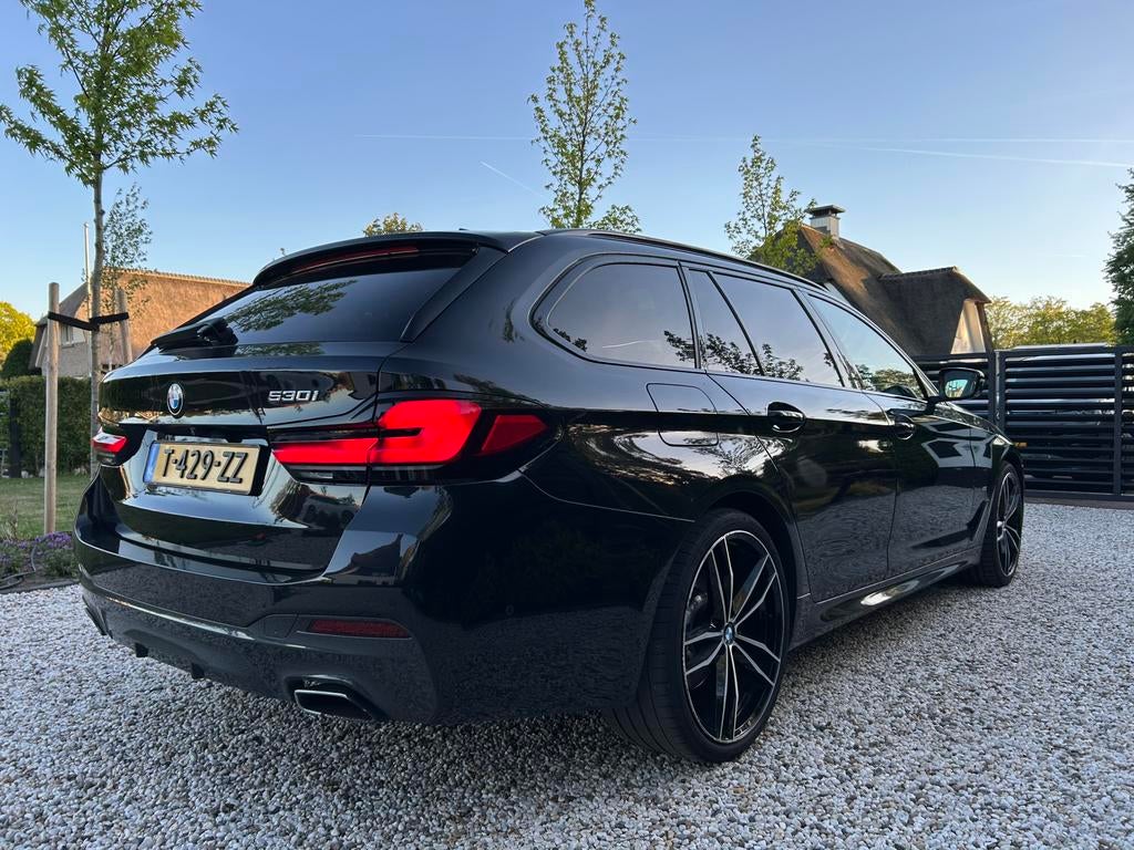BMW 5-Serie 530i M-Sport, 245pk Aut 2022, HUD, Pan dak, Leer, Automaat, 1998 cc, Achterwielaandrijving, 4 cilinders