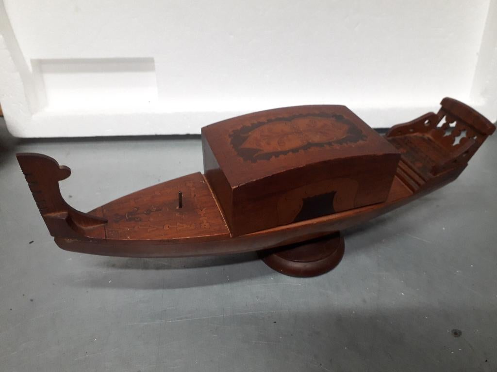 HOUTEN SIGARETTEN DOOS in de VORM van een GONDEL uit FIFTIES, Ophalen of Verzenden