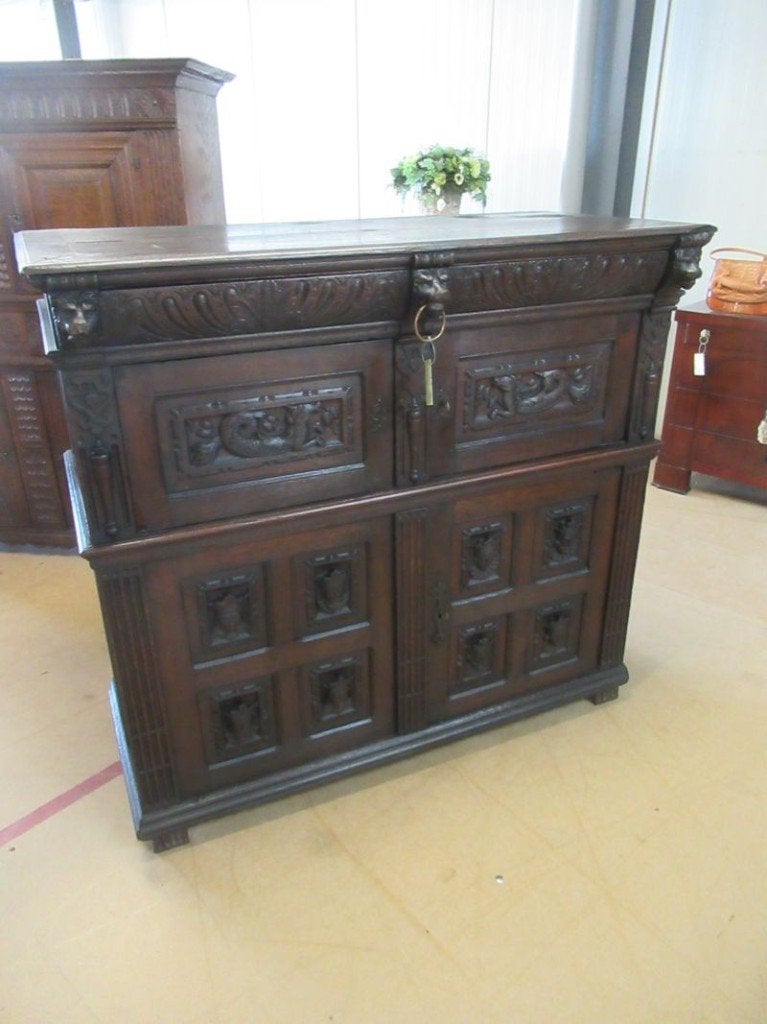 Oer 11704 ANTIEKE 17e eeuwse eikenhouten koppen kast, Antiek en Kunst, Antiek | Meubels | Kasten, Ophalen