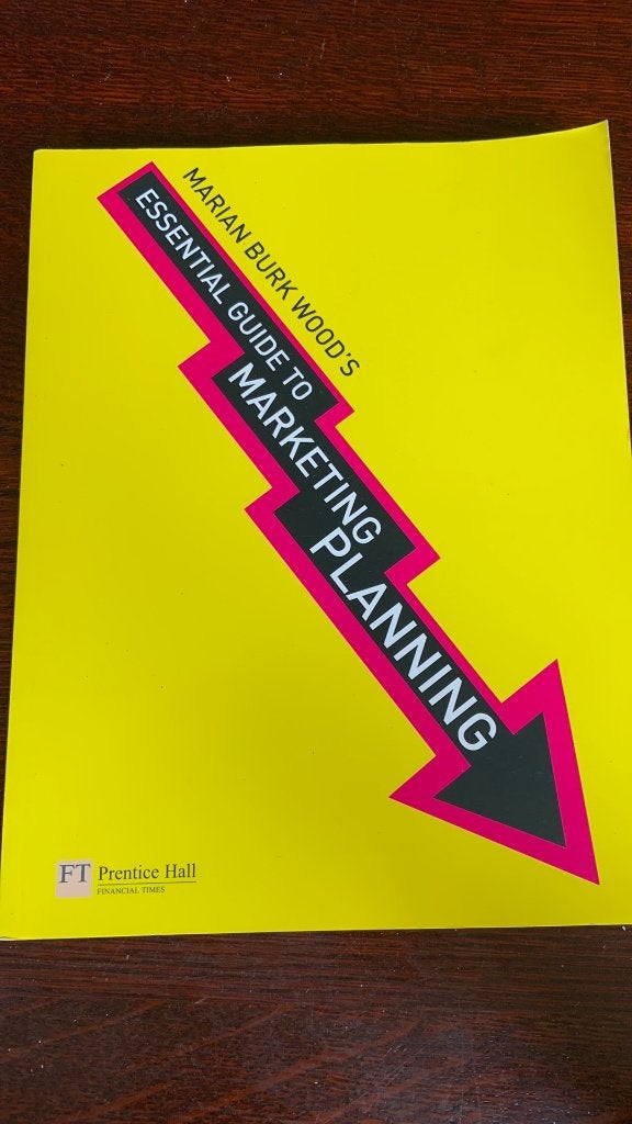 Essential guide to marketing planning - Marian Burk Wood’s, Ophalen of Verzenden, Zo goed als nieuw, Economie en Marketing
