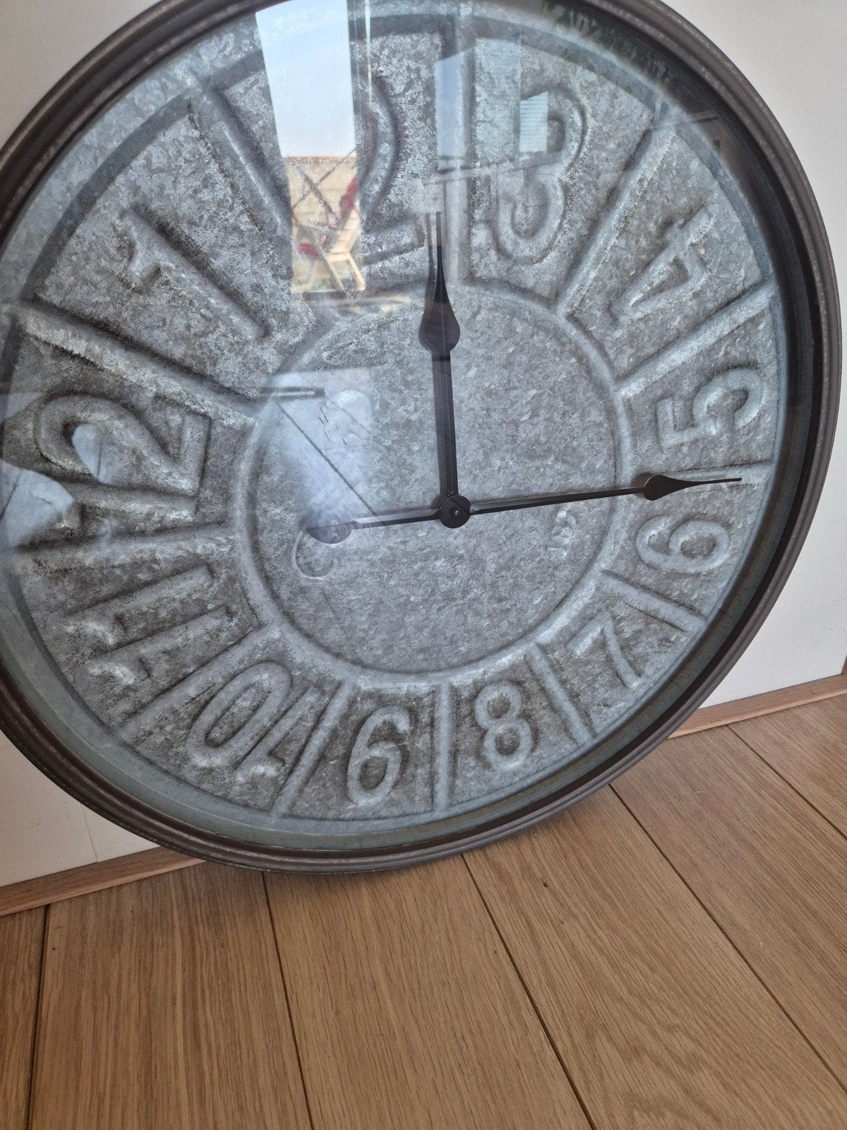 grote klok zink look 60 cm, Ophalen of Verzenden, Wandklok