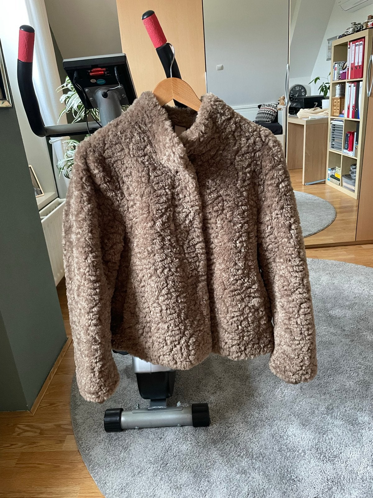 Bruine teddy jas, maat 42, Ophalen, Zo goed als nieuw, Maat 42/44 (L), Bruin