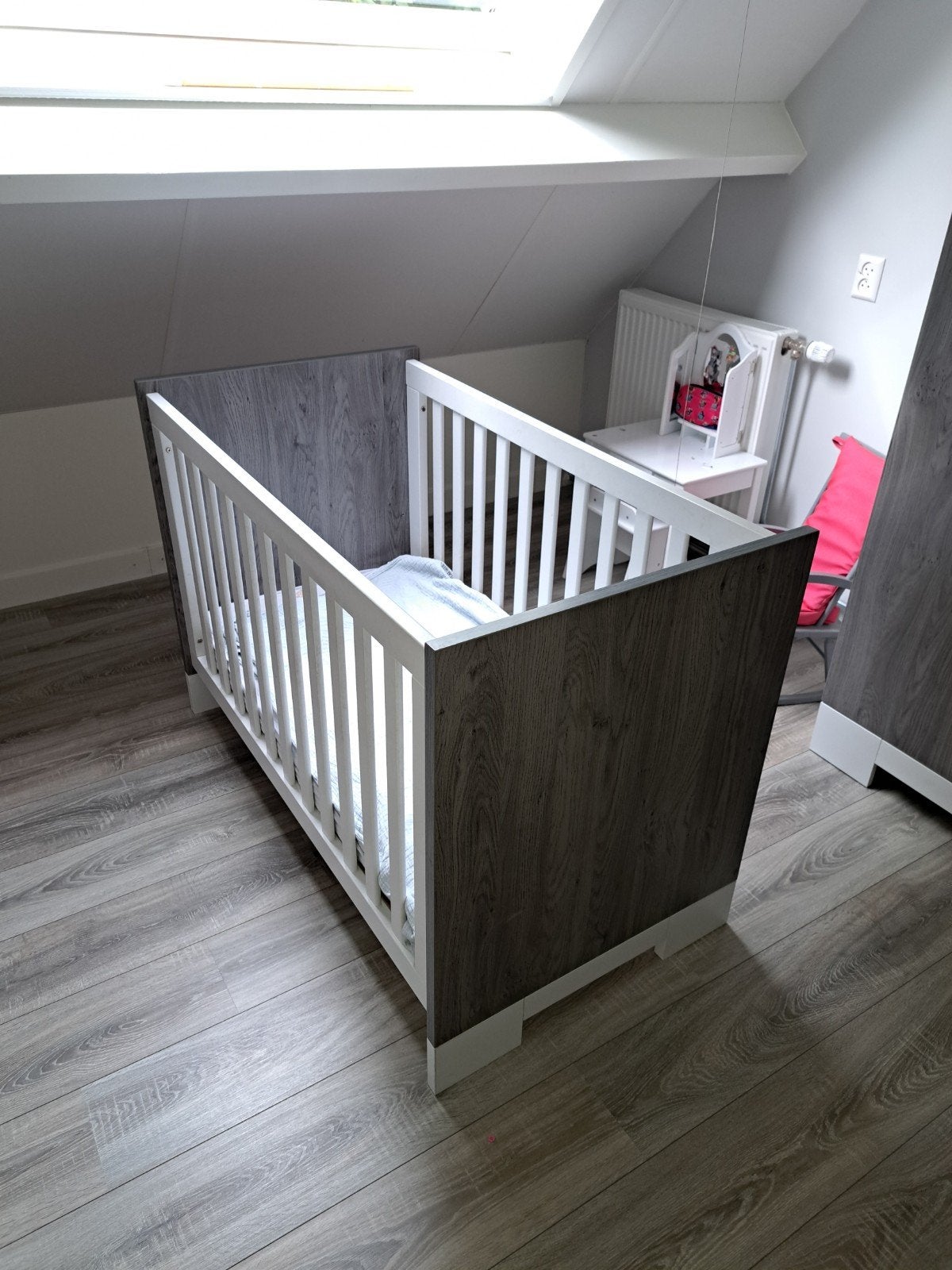 Nette babykamer: Ledikant, commode, kledingkast, wandplan, Ophalen, Zo goed als nieuw, Jongetje of Meisje