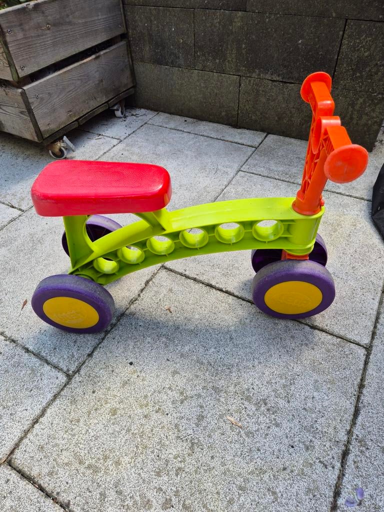 Kleurrijke Loopfiets voor Peuters - Gebruikt, Kinderen en Baby's, Speelgoed | Buiten | Voertuigen en Loopfietsen, Ophalen of Verzenden