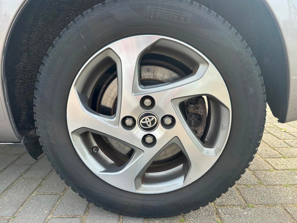 Toyota Yaris 1.5 Hybrid Aspiration AUTOMAAT, NIEUWSTAAT, ZUI, Auto's, Toyota, Gebruikt, Euro 6, 4 cilinders, 49 €/maand