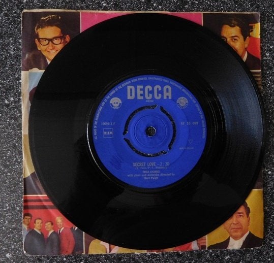 Trea Dobbs - secret love & it's for you (vanaf € 2,00), Ophalen of Verzenden, Zo goed als nieuw, 7 inch, Levenslied of Smartlap