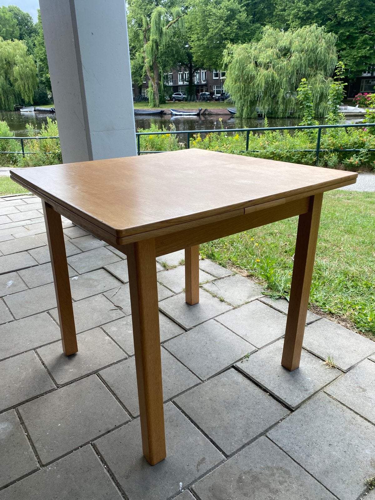 Uitschuifbaar massief eikenhouten tafeltje (83-153cm), Huis en Inrichting, Ophalen, Gebruikt, 100 tot 150 cm, 50 tot 100 cm