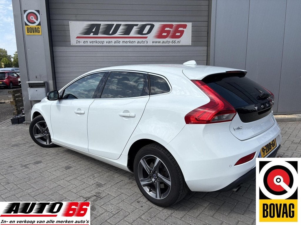 Volvo V40 2.0 D4 Summum Business, Auto's, Volvo, Voorwielaandrijving, Euro 5, Gebruikt, Zwart