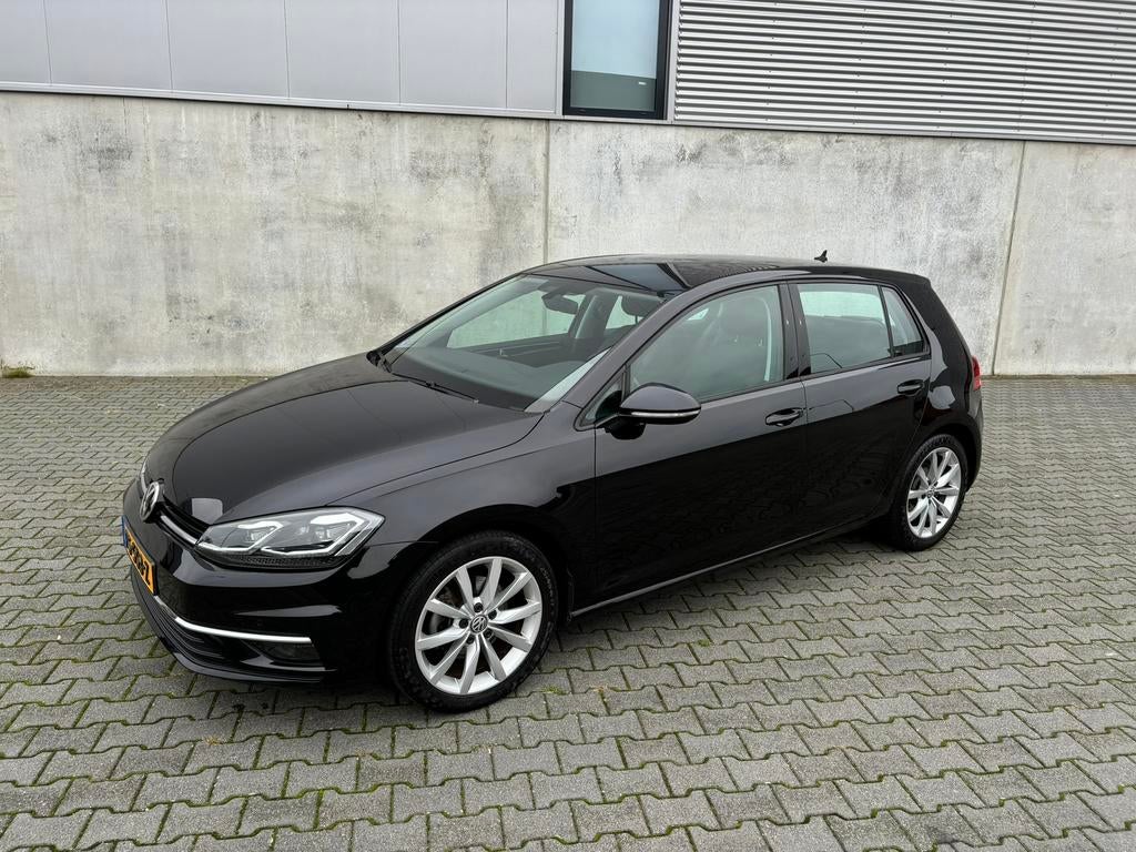 Volkswagen Golf 1.5 TSI 150pk 5D 2017 Zwart, Auto's, Voorwielaandrijving, 1498 cc, 4 cilinders, Zwart