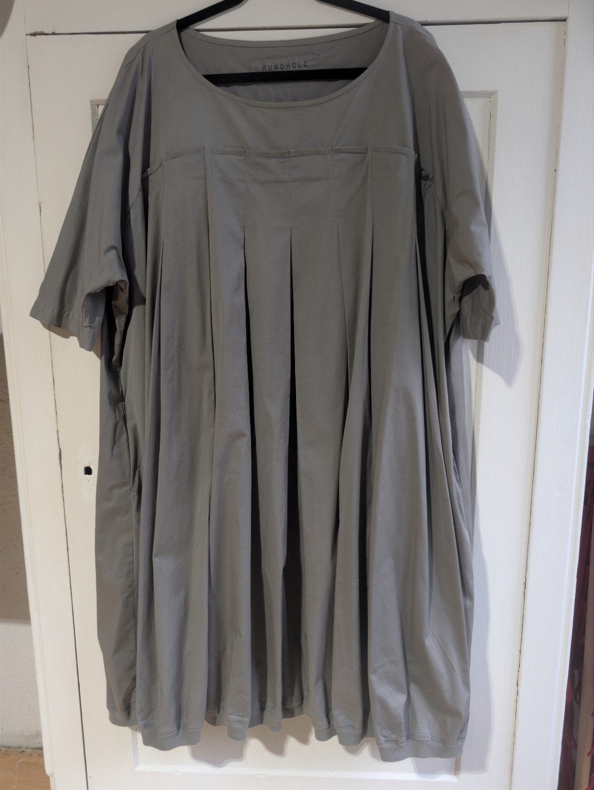 Rundholz jurk OS tot 50 grijs met 'Nevertheless' opdruk, Kleding | Dames, Jurken, Maat 46/48 (XL) of groter, Rundholz, Ophalen of Verzenden