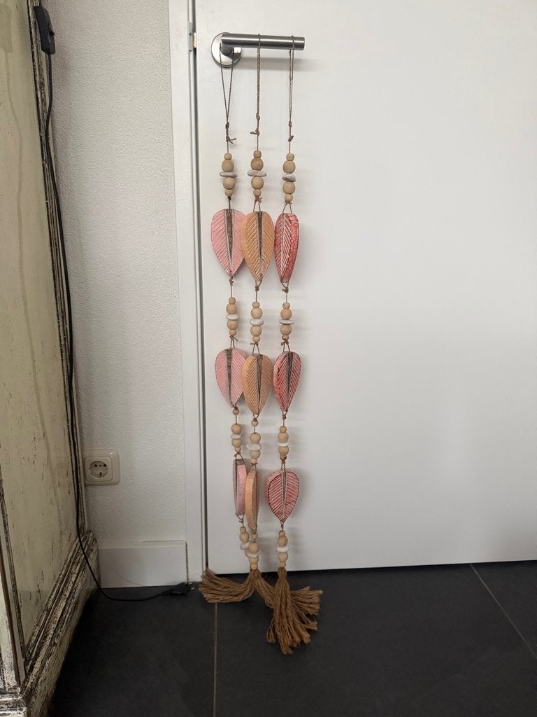 Houtsnijwerk decoratie slinger met veren uit Bali Indonesie, Hout, Meerkleurig, Nieuw, Ophalen of Verzenden