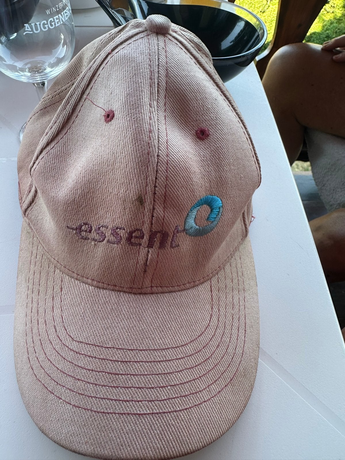 GEVRAAGD!! Essent pet - Roze met logo, Kleding | Heren, Hoeden en Petten, Ophalen, Zo goed als nieuw, One size fits all, Pet