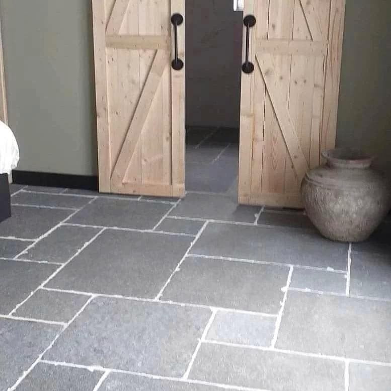 Partij 650m2 tegels bourgondische dallen vloer wildverband, Ophalen of Verzenden, Nieuw, Natuursteen, 10 m² of meer