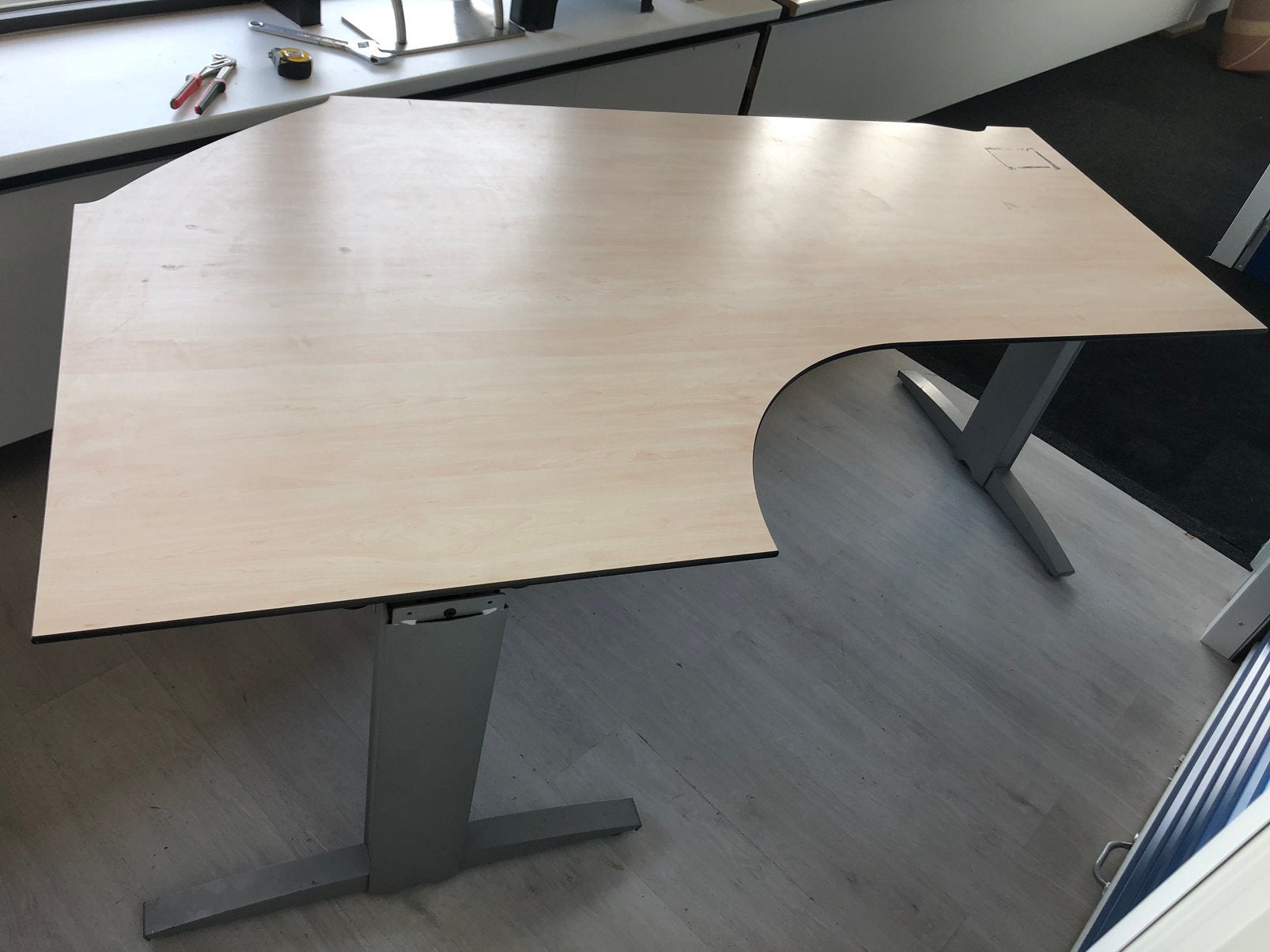 Modern hoekbureau design bureau, Ophalen of Verzenden, Zo goed als nieuw