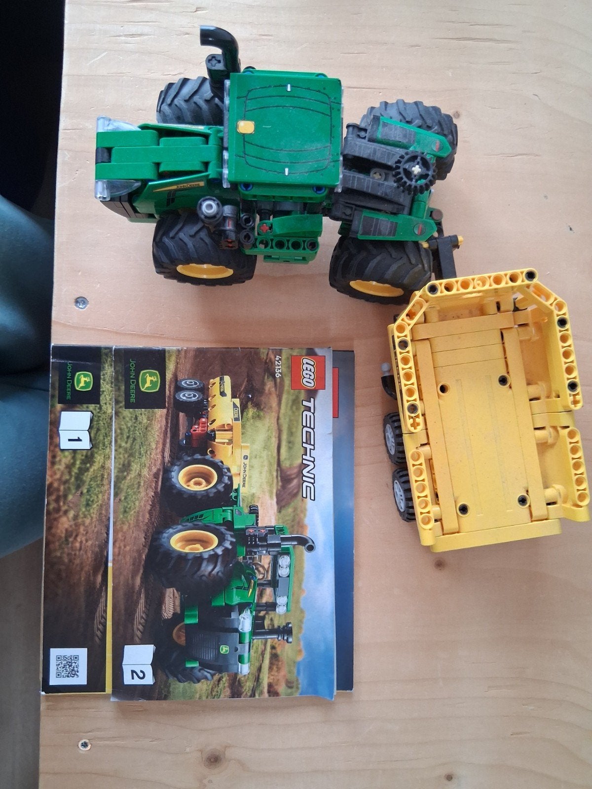 LEGO Technic John Deere 9620R 4WD Tractor met Trailer, Ophalen