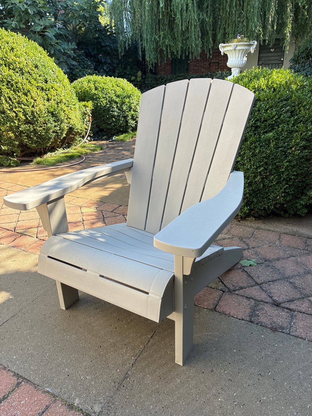 Comfortabele grijze Adirondack tuinstoel, Ophalen of Verzenden, Zo goed als nieuw, Kunststof